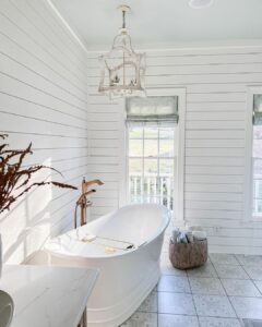 Elevated Farmhouse-Inspired en Suite