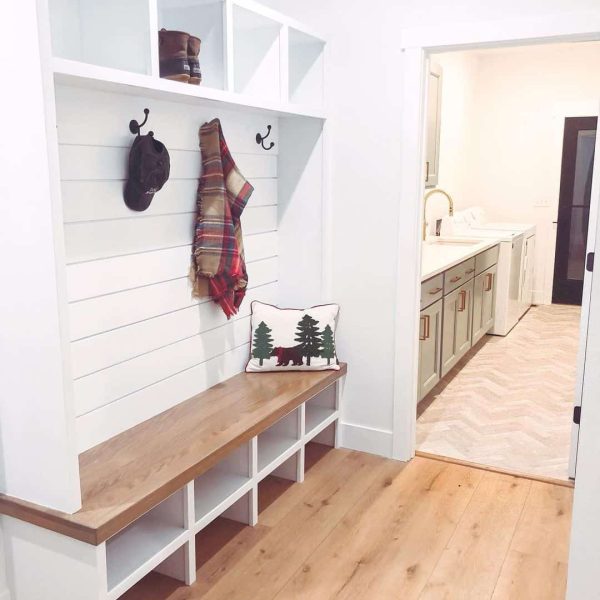 15 Farmhouse Mudroom Ideas That Will Keep Your Home Mess-Free